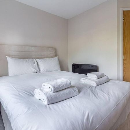 Lovely 2Bed Apt In Redditch, Free Wi-Fi & Parking エクステリア 写真