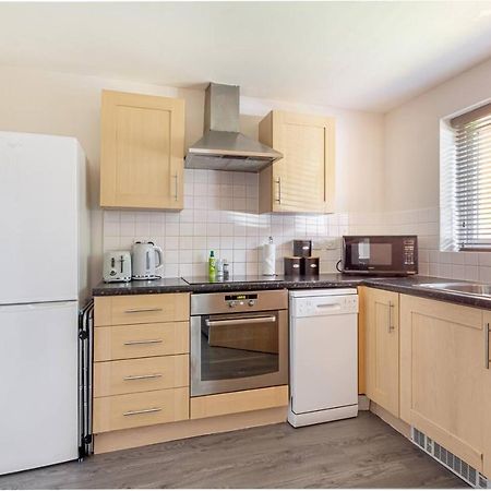 Lovely 2Bed Apt In Redditch, Free Wi-Fi & Parking エクステリア 写真
