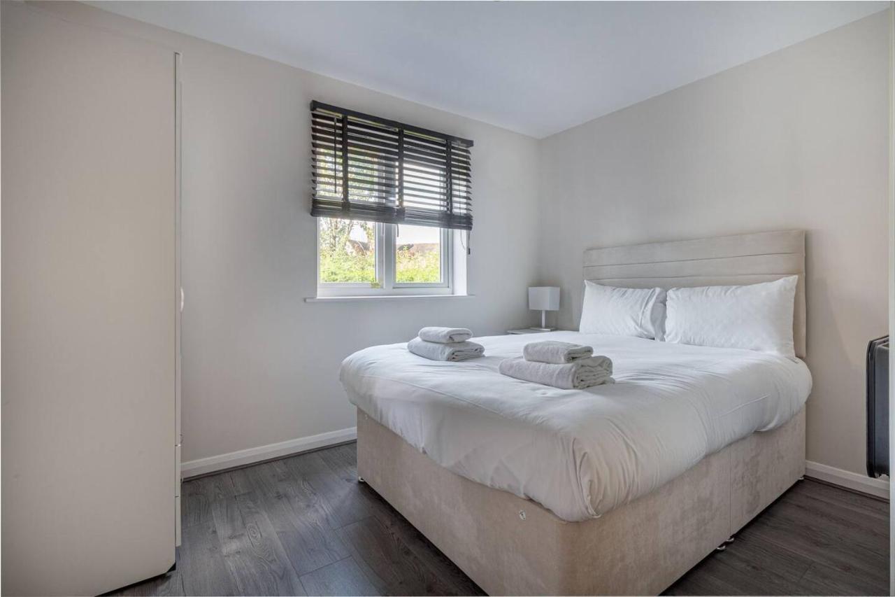 Lovely 2Bed Apt In Redditch, Free Wi-Fi & Parking エクステリア 写真