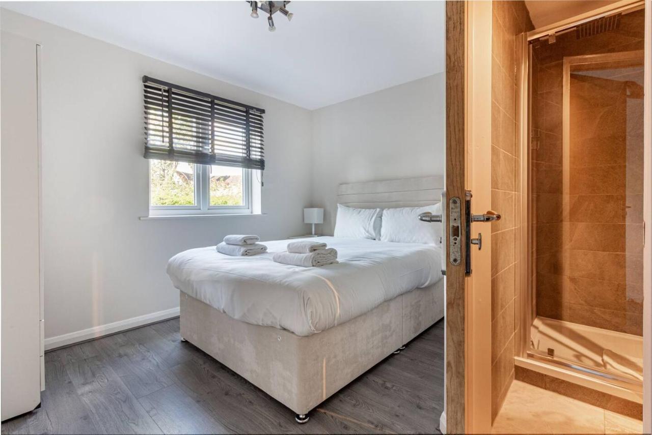 Lovely 2Bed Apt In Redditch, Free Wi-Fi & Parking エクステリア 写真